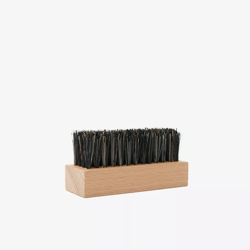 Kartáč na péči o tenisky