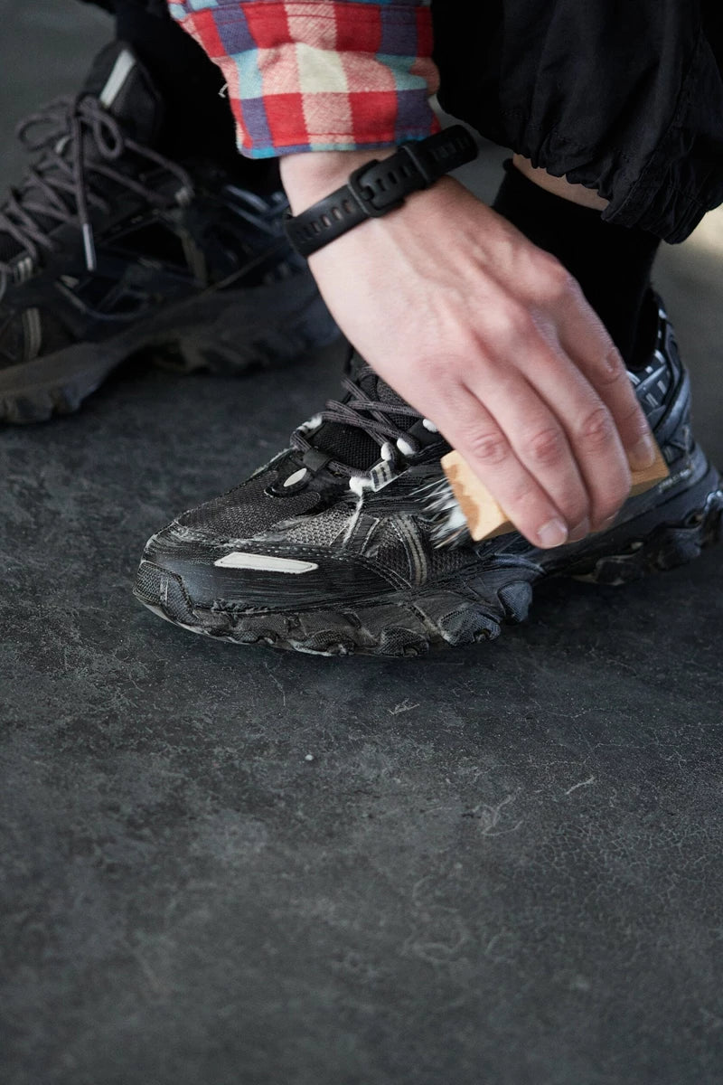 Kartáč na péči o tenisky