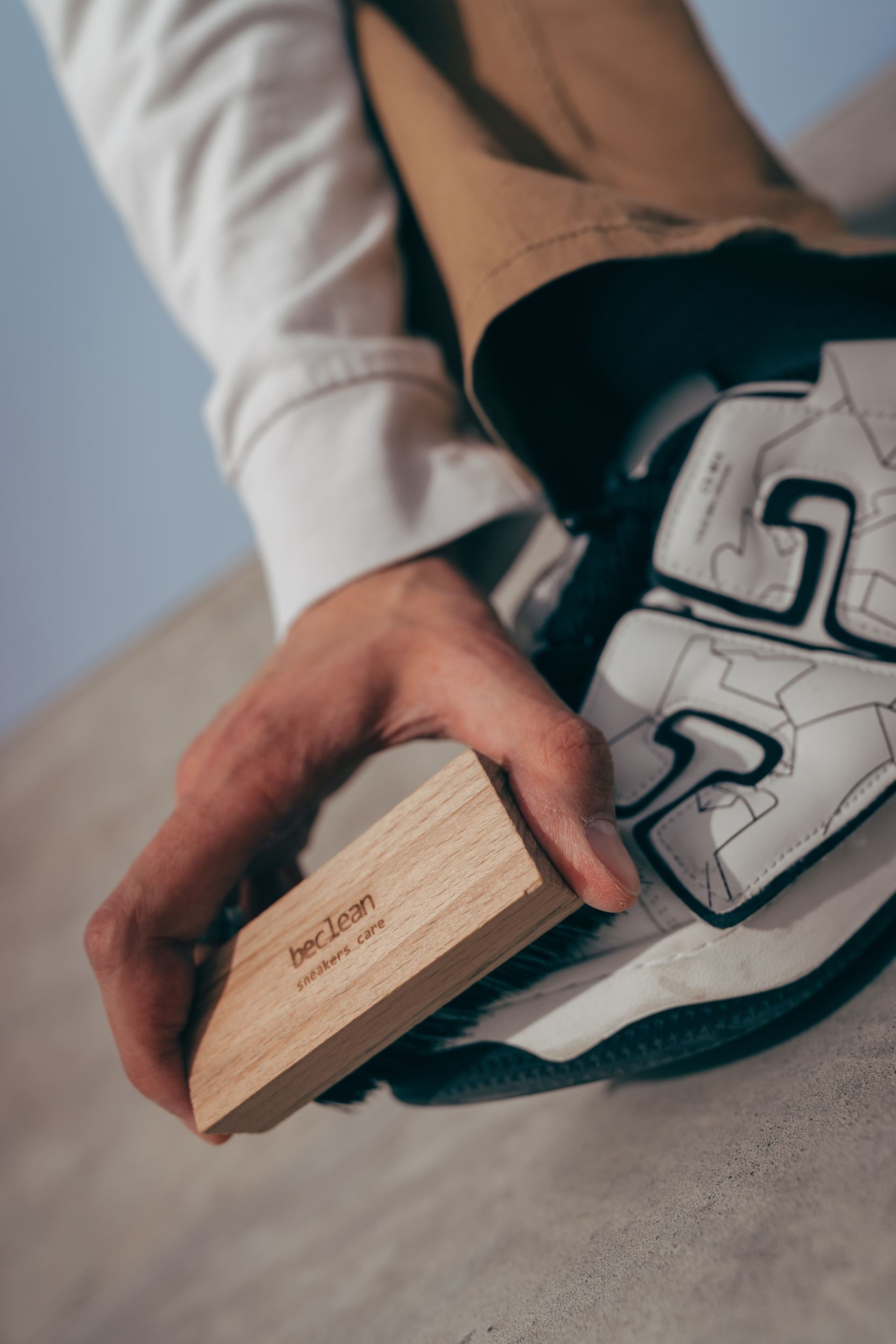 Kartáč na péči o tenisky